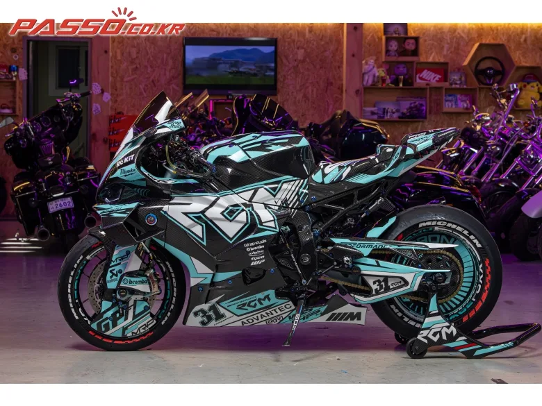 BMW S 1000 RR 2023 청록 사진 2
