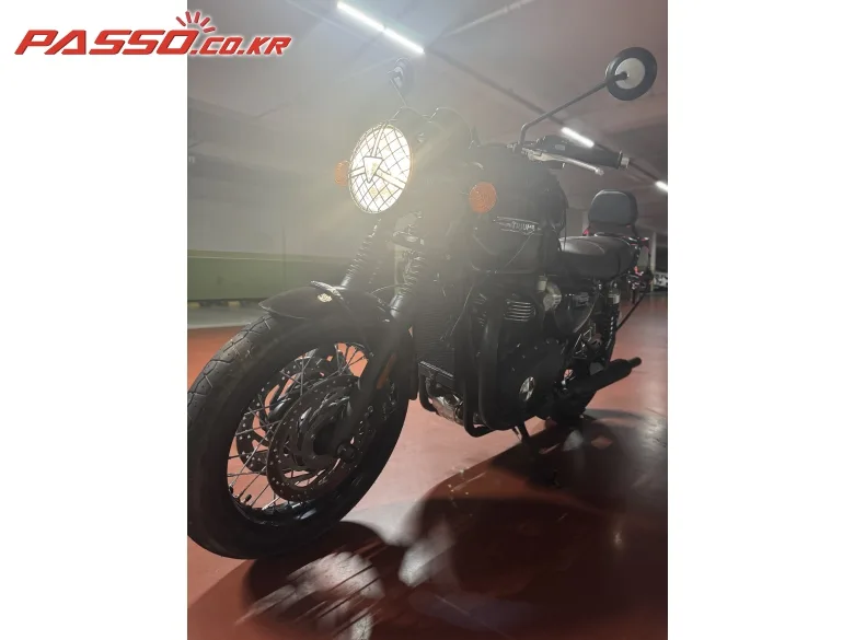 트라이엄프 본네빌 T120 블랙 2023 블랙 사진 2