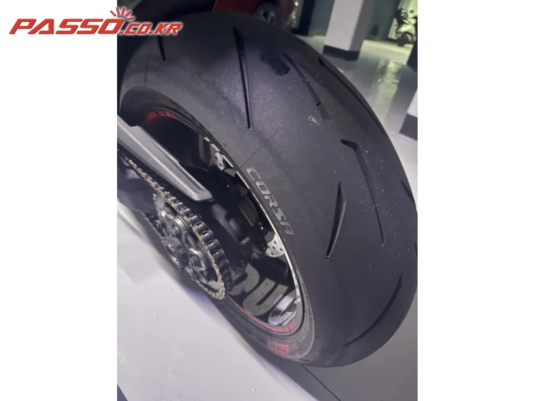 두카티 스트리트파이터 V4 S 2020 레드 사진 6