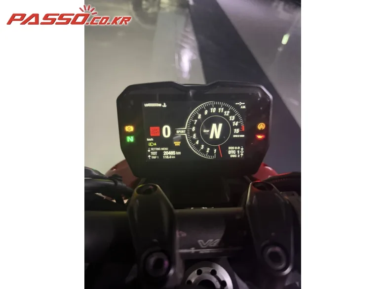 두카티 스트리트파이터 V4 S 2020 레드 사진 7