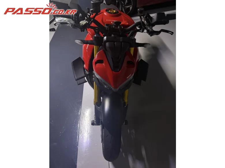 두카티 스트리트파이터 V4 S 2020 레드 사진 8