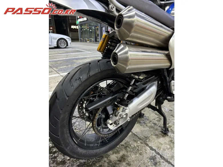트라이엄프 스크램블러 1200 XC 2022 화이트 사진 7