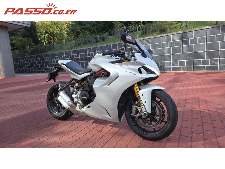 두카티 슈퍼스포츠 950 S 2021 화이트 사진 6