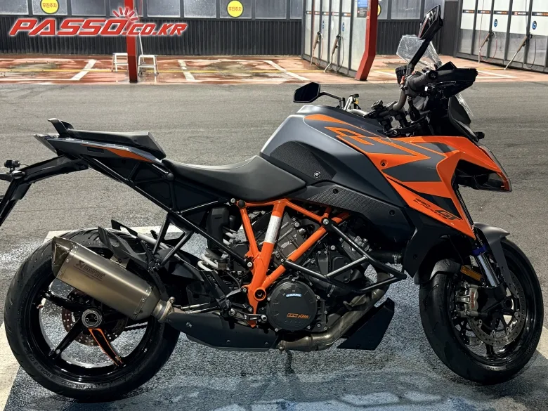 KTM 1290 슈퍼듀크 GT 2022
