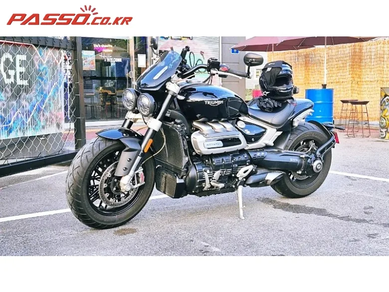 트라이엄프 로켓3 R GT 커스텀 2021 블랙 사진 2