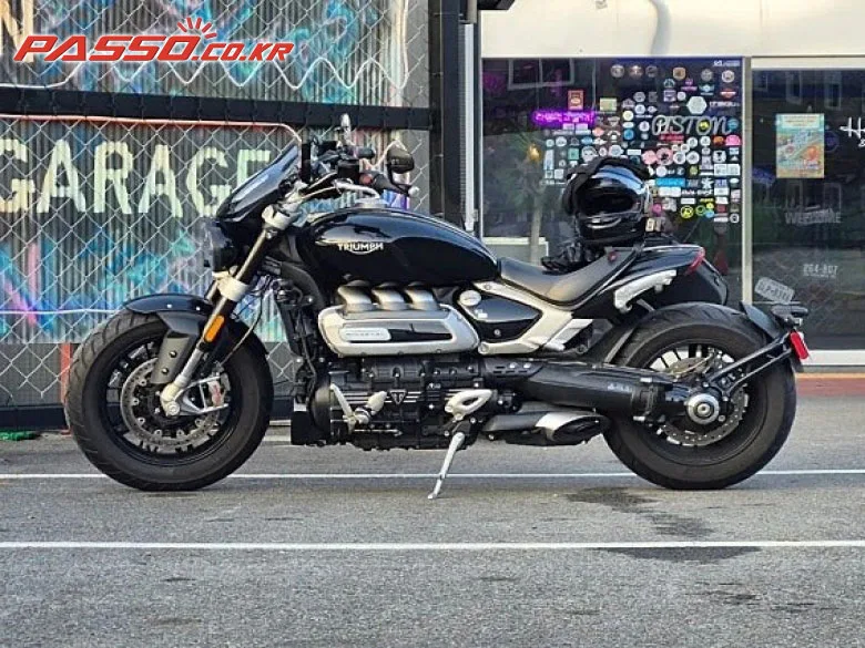 트라이엄프 로켓3 R GT 커스텀 2021 블랙 사진 3