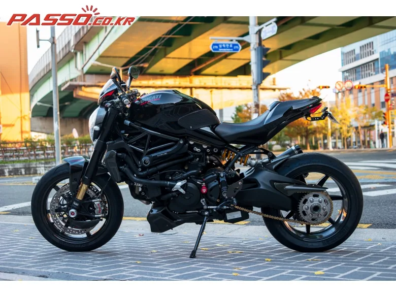두카티 몬스터 1200 R 2017 사진 2