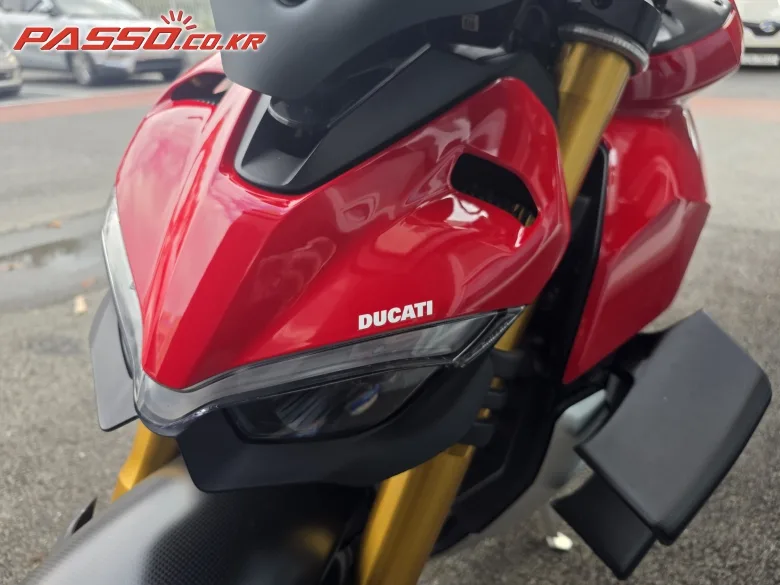 두카티 스트리트파이터 V4 S 2020 사진 2