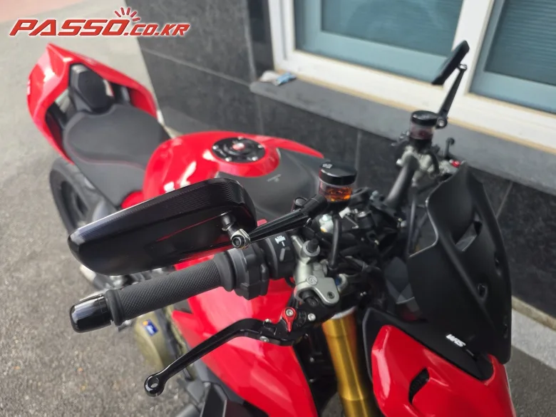 두카티 스트리트파이터 V4 S 2020 사진 4