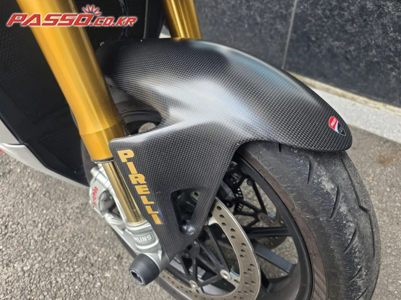 두카티 스트리트파이터 V4 S 2020 사진 5