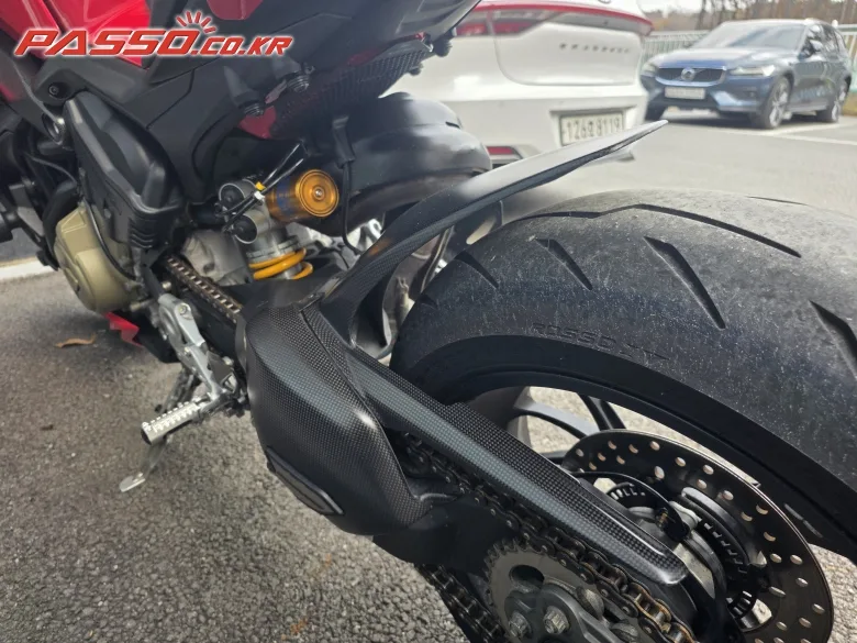 두카티 스트리트파이터 V4 S 2020 사진 6