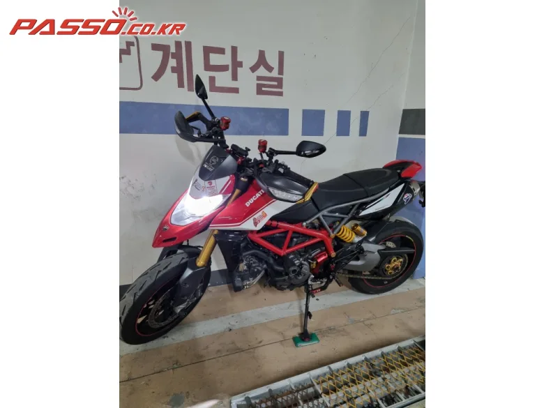 두카티 하이퍼모타드 1000 2019 레드 사진 2