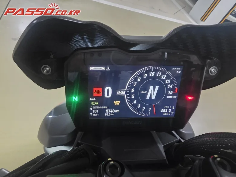 두카티 스트리트파이터 V4 S 2022 사진 4