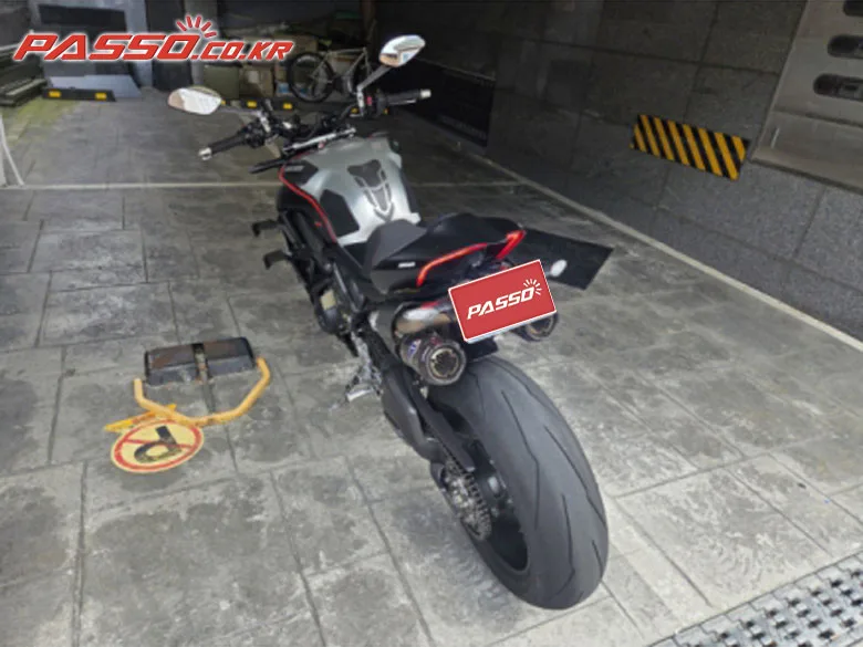 두카티 스트리트파이터 V4 S 2022 사진 3