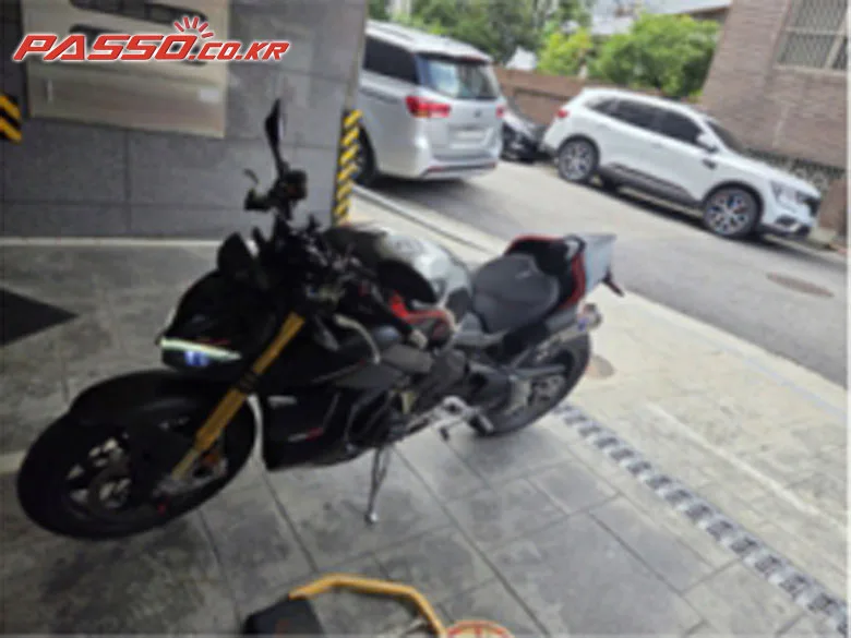 두카티 스트리트파이터 V4 S 2022 사진 5