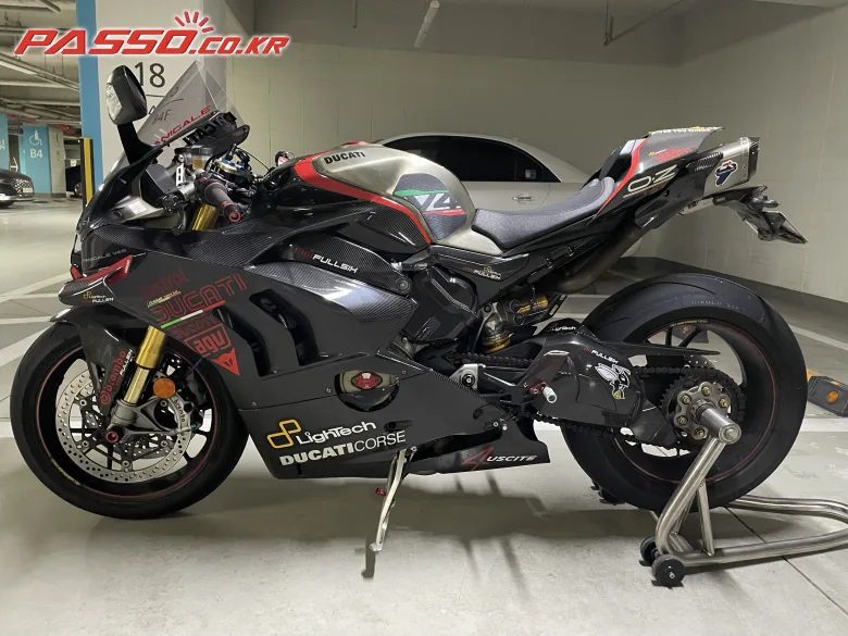 두카티 파니갈레 V4 S 2019 사진 2
