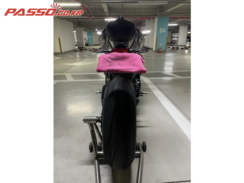 두카티 파니갈레 V4 S 2019 사진 3