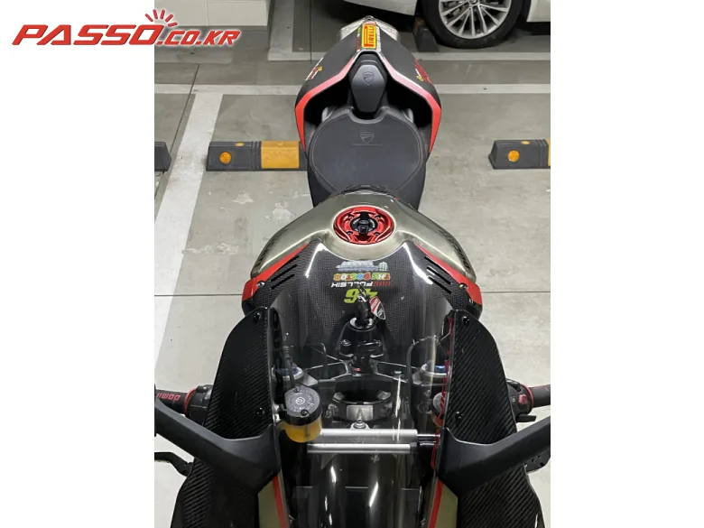 두카티 파니갈레 V4 S 2019 사진 8