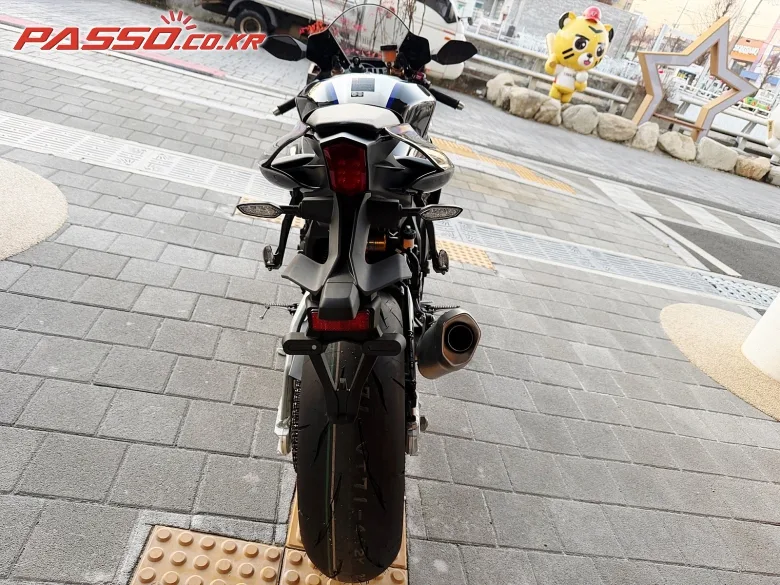 야마하 YZF R1 M 2022 사진 3