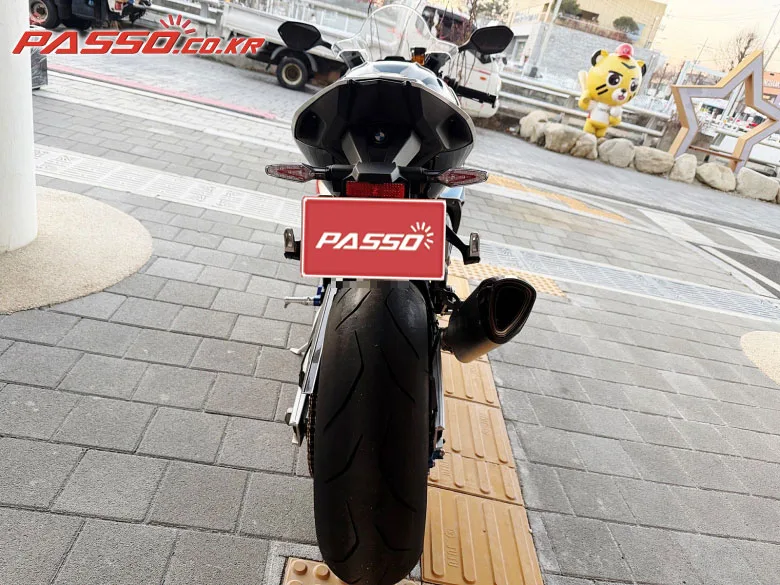 BMW M 1000 RR 2022 사진 3