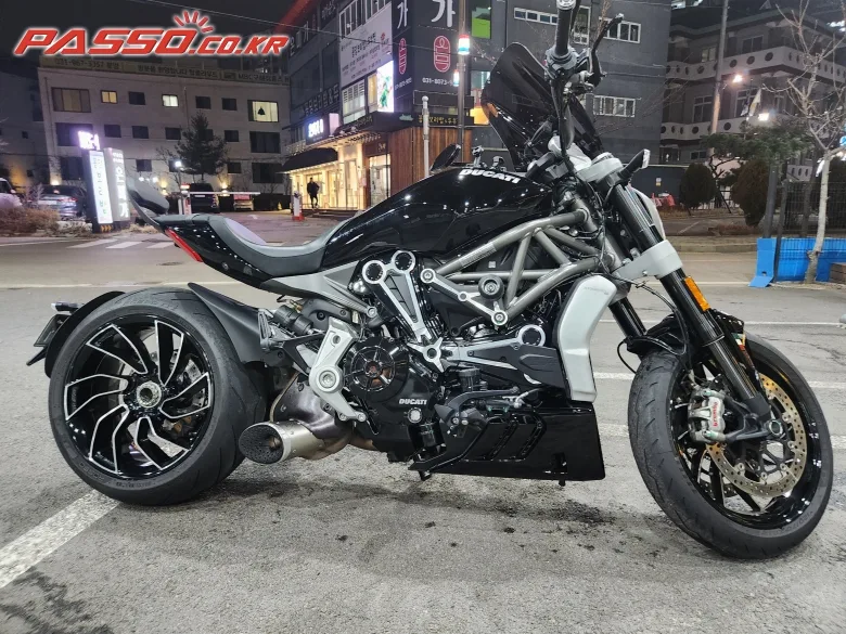 두카티 X 디아벨 S 2019 사진 1