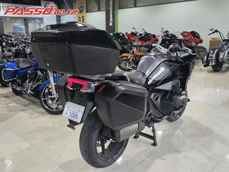 BMW R 1300 RT 2026 블랙 사진 3