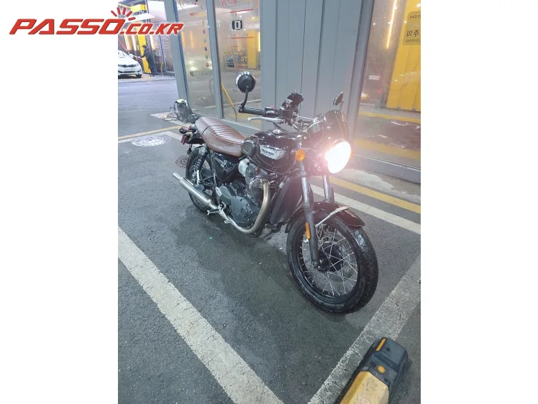 트라이엄프 본네빌 T100 2022 블랙 사진 2