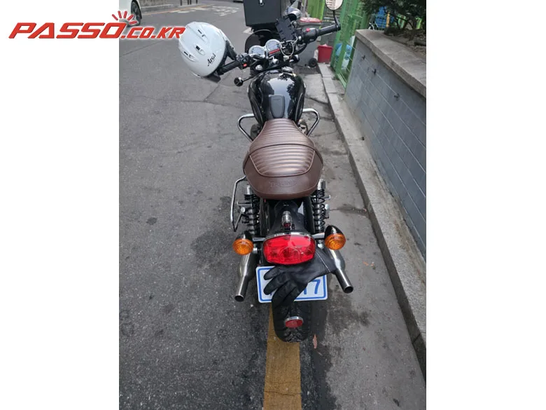 트라이엄프 본네빌 T100 2022 블랙 사진 3