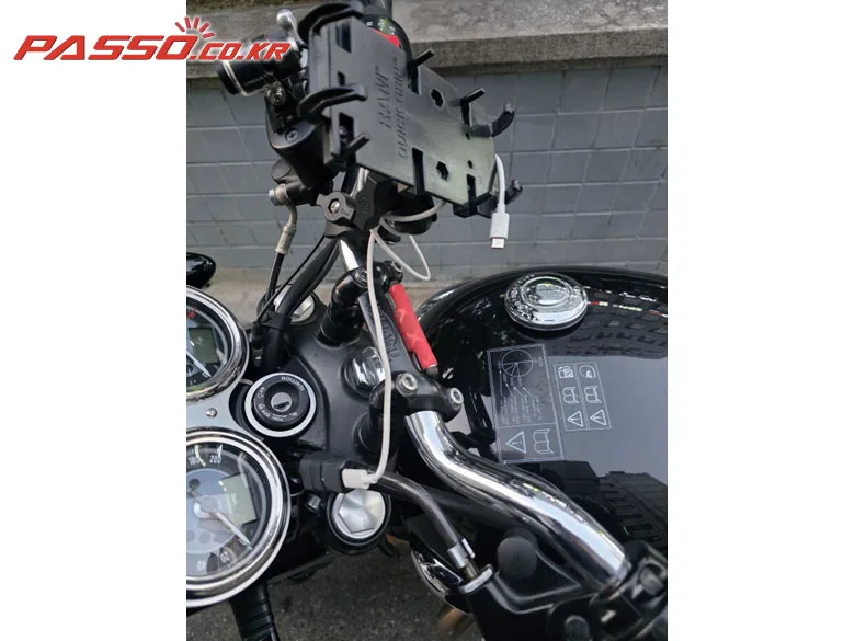 트라이엄프 본네빌 T100 2022 블랙 사진 4