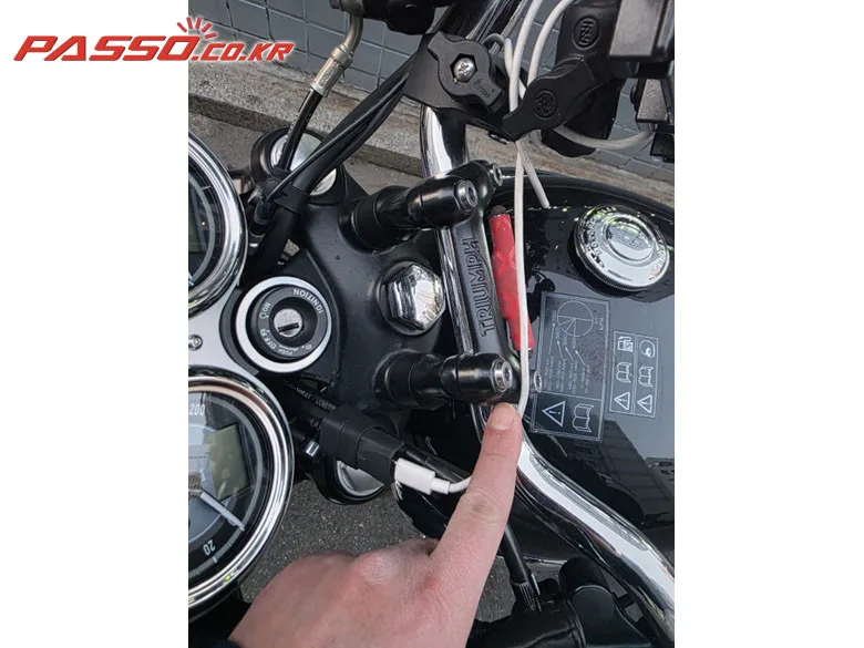 트라이엄프 본네빌 T100 2022 블랙 사진 8