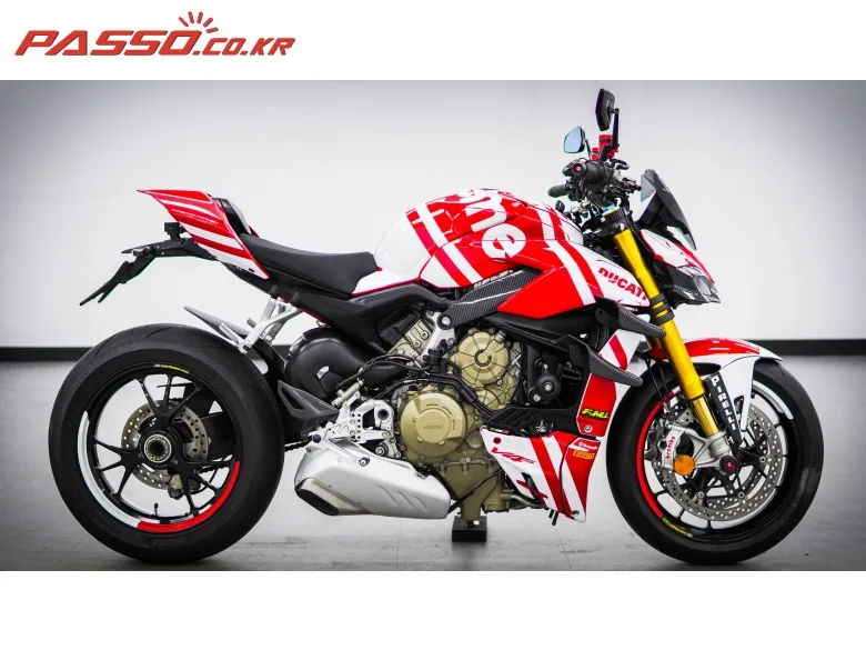 두카티 스트리트파이터 V4 S 2022 사진 1