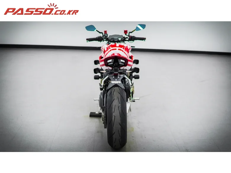 두카티 스트리트파이터 V4 S 2022 사진 3