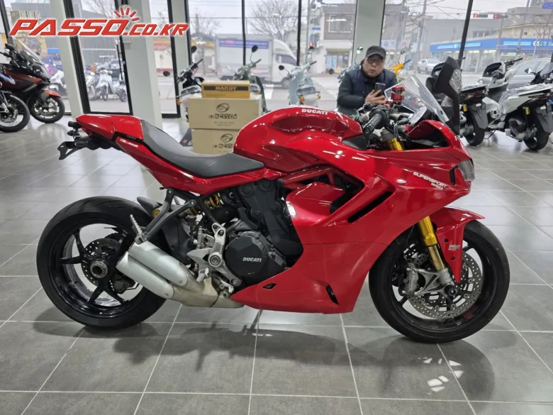 두카티 슈퍼스포츠 950 S 2023 레드 사진 1