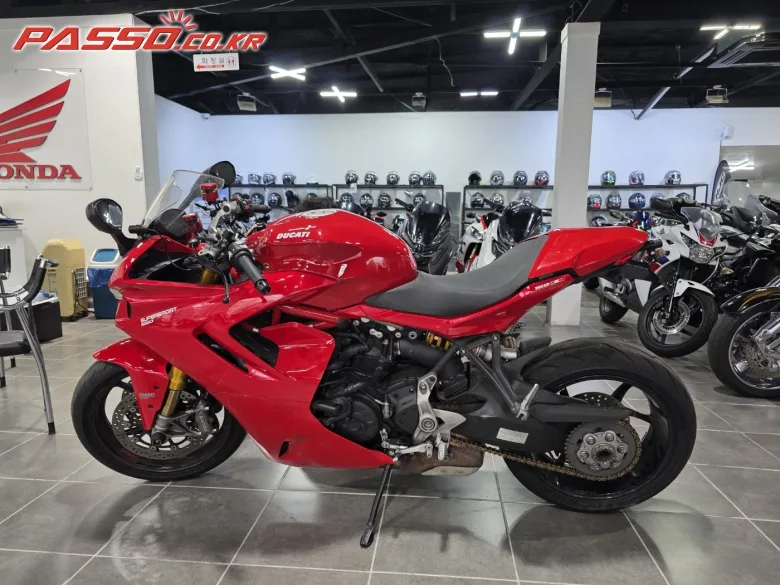 두카티 슈퍼스포츠 950 S 2023 레드 사진 2