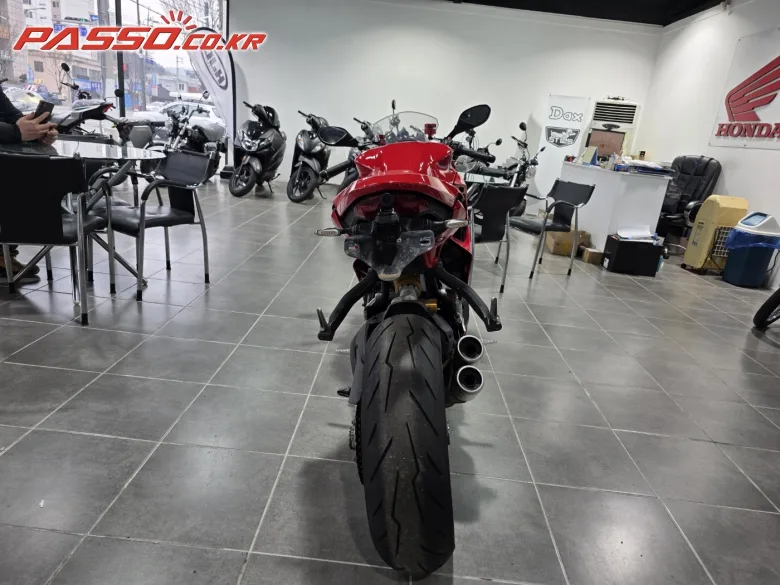 두카티 슈퍼스포츠 950 S 2023 레드 사진 3