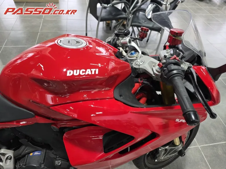 두카티 슈퍼스포츠 950 S 2023 레드 사진 4