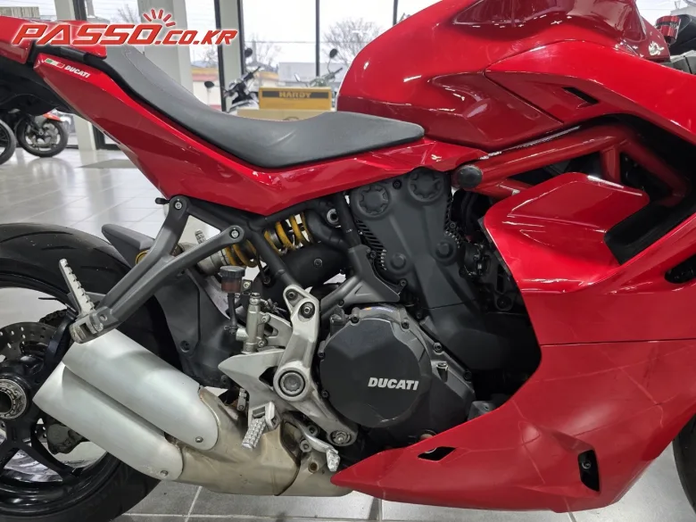두카티 슈퍼스포츠 950 S 2023 레드 사진 5