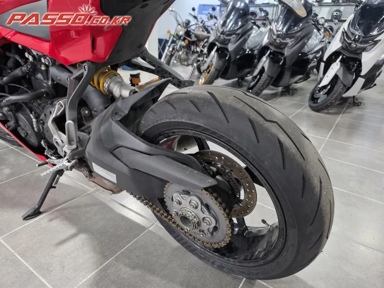 두카티 슈퍼스포츠 950 S 2023 레드 사진 6