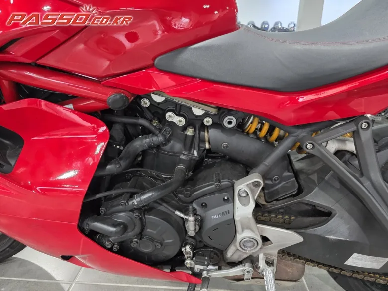 두카티 슈퍼스포츠 950 S 2023 레드 사진 8