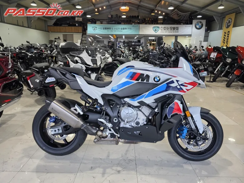 BMW M 1000 XR 2026 사진 1