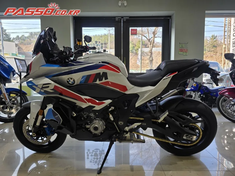 BMW M 1000 XR 2026 사진 2