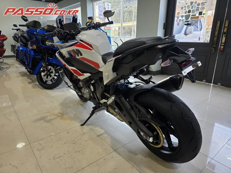 BMW M 1000 XR 2026 사진 5