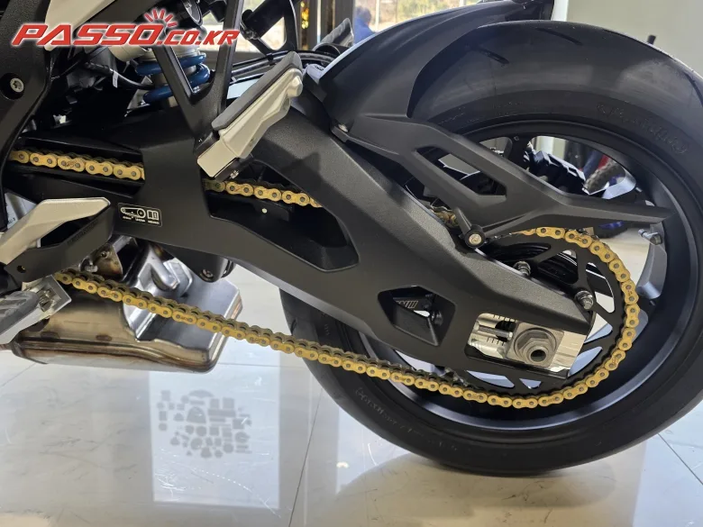 BMW M 1000 XR 2026 사진 6