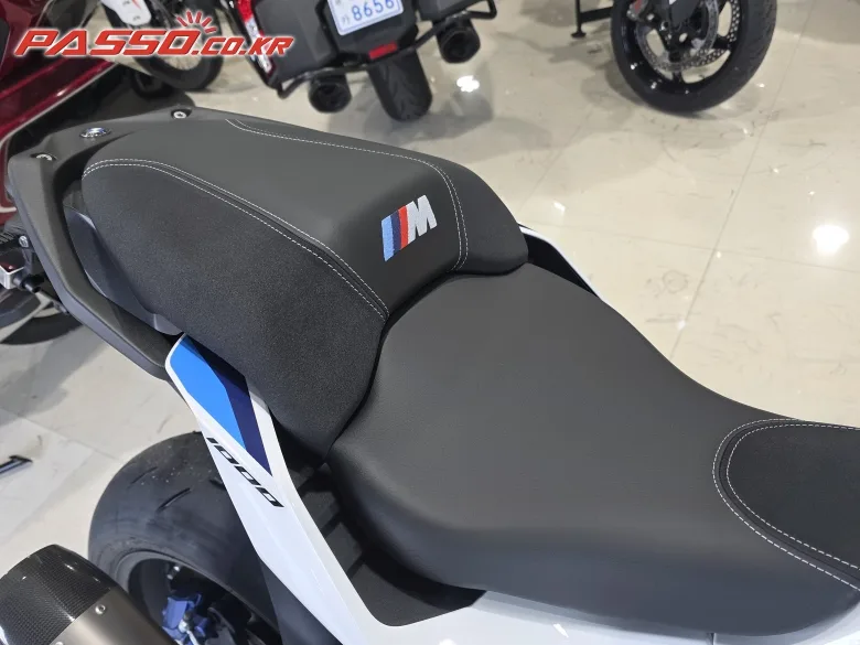 BMW M 1000 XR 2026 사진 8