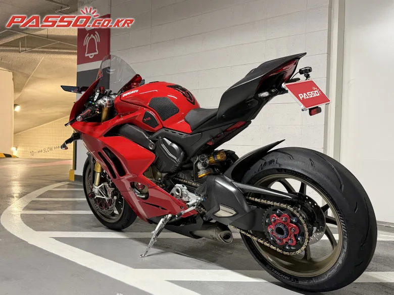 두카티 파니갈레 V4 S 2019 사진 2