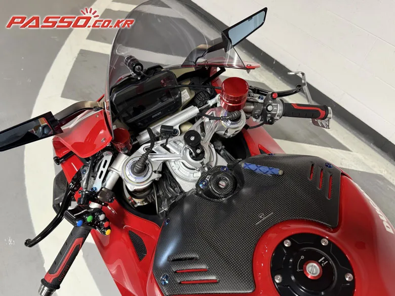 두카티 파니갈레 V4 S 2019 사진 4