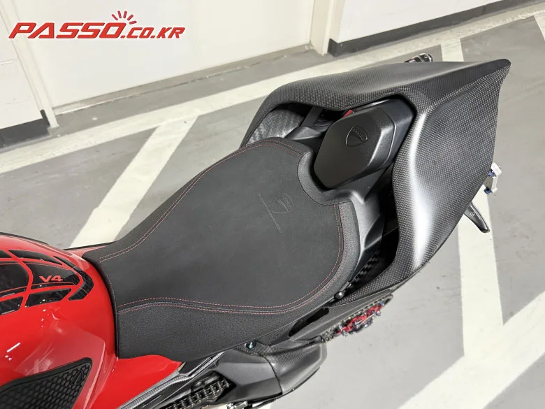 두카티 파니갈레 V4 S 2019 사진 8