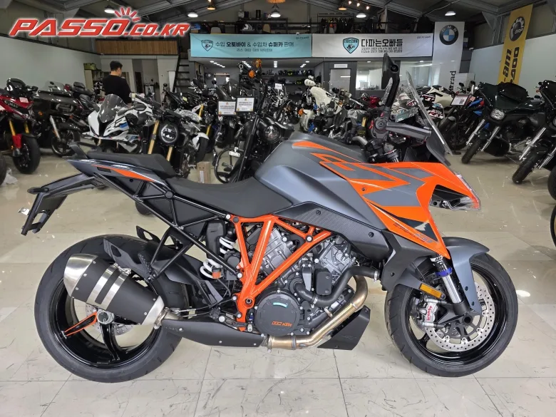 KTM 1290 슈퍼듀크 GT 2022