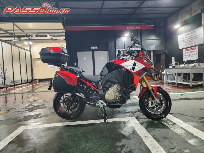 두카티 멀티스트라다 V4 파익스 피크 2023