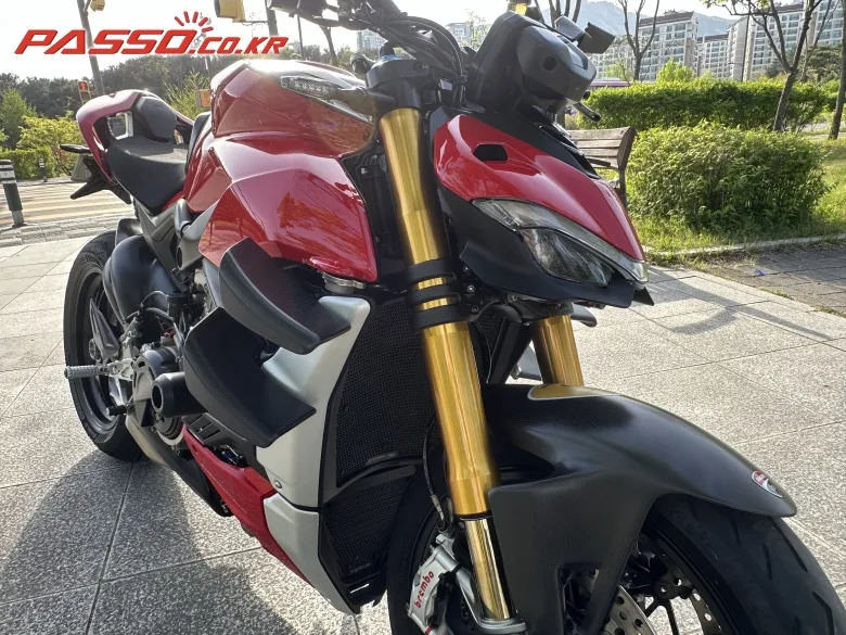 두카티 스트리트파이터 V4 S 2020